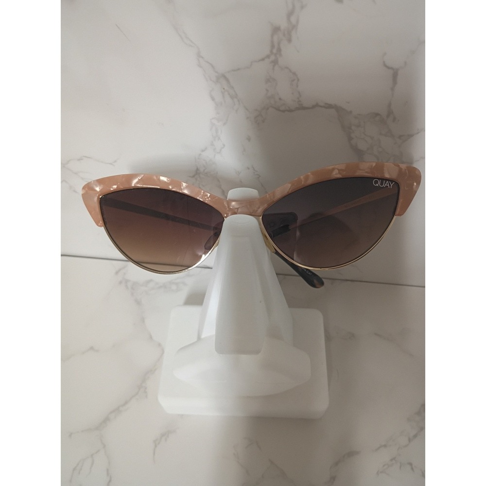 QUAY Australia "All Night" Peach Marble Cat-Eye Sunglasses w/ Case - GUC